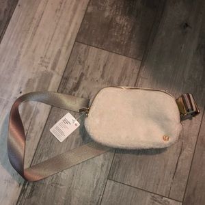 NWT Lululemon Everywhere Belt Bag *Fleece Light Ivory
